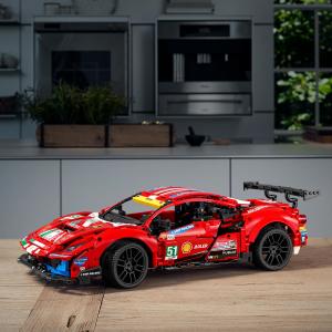 LEGO Technic Ferrari 488 GTE AF Corse #51 (42125) 2