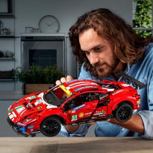 LEGO Technic Ferrari 488 GTE AF Corse #51 (42125) 6