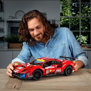 LEGO Technic Ferrari 488 GTE AF Corse #51 (42125) 12