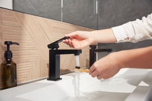 Bateria umywalkowa KFA Logon stojąca czarny (5132-815-81) 3