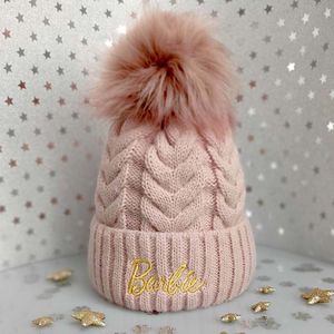 Czapka Winter Barbie 003 z złotym haftem Barbie Różowy 1