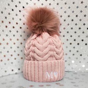 Babaco Czapka Winter Personalizowana Monogram 003 z białym haftem Babaco Różowy 1