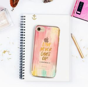 eCarla ETUI NA TELEFON IPHONE 5/5S - LOVE NEVER GIVES UP ETUI16WZ7 2