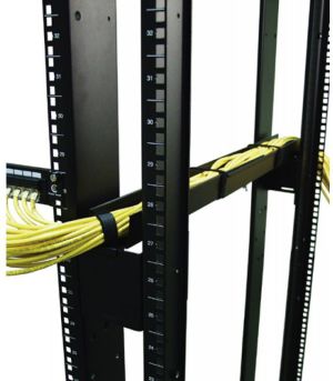 APC Boczny kanał do zarządzania kablami w szafach Rack (AR8008BLK) 1