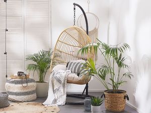 Beliani Fotel wiszący ze stojakiem rattanowy beżowy CASOLI 2