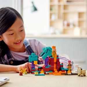 LEGO Minecraft Spaczony las (21168) 3