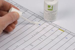 Q-Connect Korektor w płynie Q-CONNECT z pędzelkiem, 20ml 2