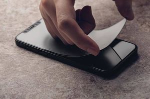 Moshi Moshi iVisor AG - Matowa folia ochronna na ekran iPhone 12 Mini (czarna ramka) 8