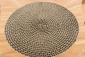 Trixie Drapak kartonowy z zabawkami, drewno/karton, 35 × 4 × 35 cm 4