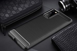 Hurtel Carbon Case elastyczne etui pokrowiec Samsung Galaxy S20 FE 5G czarny 2