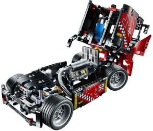 LEGO Technic Ciężarówka wyścigowa (42041) 4