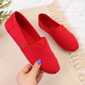 News Tenisówki damskie slip on tomsy czerwone NEWS 39 1
