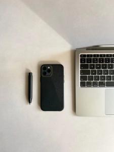 Decoded Etui MagSafe do iPhone 12/12 Pro (D20IPO61BC6NY) 5