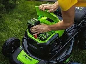 Kosiarka akumulatorowa Greenworks 40V Kosiarka akumulatorowa z napędem 46cm  zestaw, ładowarka + 1 akumulator 4Ah (GD40LM46SPK4) 3