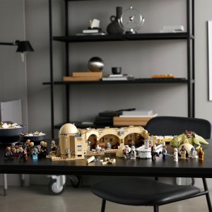 LEGO Star Wars Kantyna Mos Eisley (75290) 4