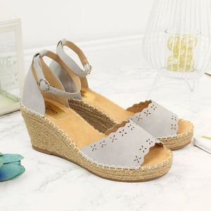 Evento Sandały damskie espadryle na koturnie szare eVento 39 4