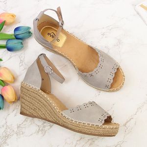 Evento Sandały damskie espadryle na koturnie szare eVento 39 5