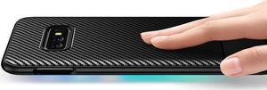 Crong Crong Prestige Carbon Cover - Etui Samsung Galaxy S10e (czarny) 4