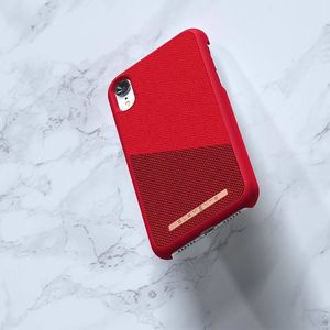 Nordic Elements Nordic Elements Saeson Freja - Materiałowe etui iPhone XR (Red) 11