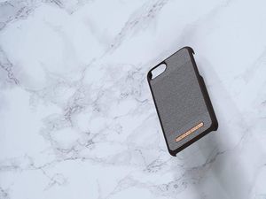 Nordic Elements Nordic Elements Saeson Idun - Materiałowe etui iPhone SE 2020 / 8 / 7 (Dark Brown Pattern 1) 10