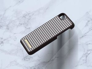 Nordic Elements Nordic Elements Saeson Idun - Materiałowe etui iPhone SE 2020 / 8 / 7 (Dark Brown Pattern 2) 2