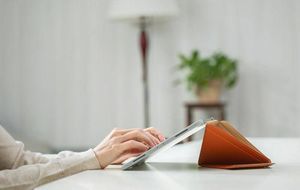 Etui na tablet Moshi Moshi VersaCover - Etui origami iPad Pro 11" (2020/2018) z ładowaniem Apple Pencil (Sienna Orange) 7