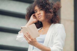 Moshi Moshi Overture - Etui iPhone Xs Max z kieszenią na karty + stand up (Savanna Beige) 9