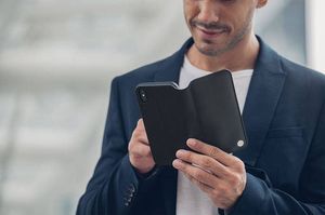 Moshi Moshi Overture - Etui iPhone XR z kieszenią na karty + stand up (Charcoal Black) 2