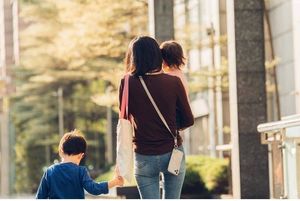 Moshi Moshi Altra Body Strap - Pasek na ramię do etui Moshi Altra 2020 (Sahara Beige) 7