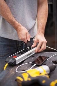 Listwa zasilająca Stanley przeciwprzepięciowa 3 gniazd 2 m biało-czarna 3