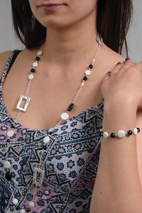 GANELLI Jewelry & handmade Zestaw biżuterii GANELLI - długi naszyjnik i bransoletka wykonane z czarnych kamieni Onix, biały Onix, sidef 2