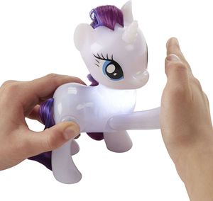 Figurka Hasbro My Little Pony Kucyk świecące kopytka - Rarity (E0687) 7