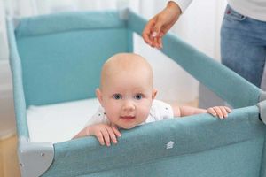 Caretero Łóżeczko turystyczne BASIC PLUS kojec + torba - grafitowe 15