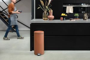 Kosz na śmieci Brabantia New Icon na pedał brązowy 3