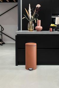 Kosz na śmieci Brabantia New Icon na pedał brązowy 7
