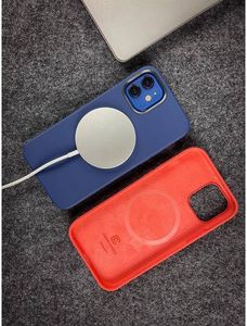 Crong Crong Color Cover Magnetic - Etui iPhone 12 / iPhone 12 Pro MagSafe (czerwony) 6