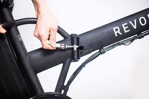 Rower elektryczny Revoe Dirt VTC 20" czarny 10