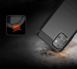Hurtel Carbon Case elastyczne etui pokrowiec Samsung Galaxy A32 4G czarny 4