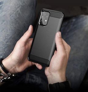 Hurtel Carbon Case elastyczne etui pokrowiec Samsung Galaxy A72 4G czarny 5