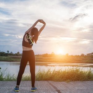 Hurtel Pas do biegania odblaskowa saszetka nerka na etui na telefon klucze dokumenty z wyjściem na słuchawki 4-komorowa zielony 13