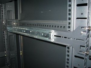 EuroCase Szyny montażowe (500-900mm) przeznaczone do szaf Rack 19" (RL500) 1