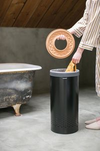 Kosz na pranie Brabantia 35L czarny (120008) 7