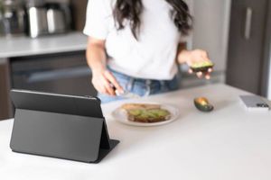 Etui na tablet Speck Speck Presidio Pro Folio - Etui iPad Pro 11" (2021 / 2018) / iPad Air 4 10.9" (2020) z powłoką MICROBAN w/Magnet & Stand up (Black) 11