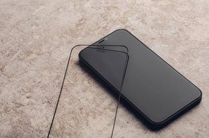 Moshi Moshi AirFoil Pro Elastyczne szkło hybrydowe iPhone 12 / iPhone 12 Pro (czarna ramka) 3