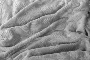 DECOHOME Koc Mikrofibra Wytłaczana Liście Szary 160x200 3