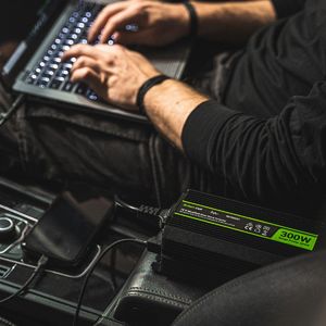 Przetwornica Green Cell Przetwornica napięcia Inwerter Green Cell PRO 12V na 230V 2000W/4000W Czysta sinusoida 4