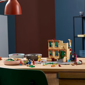 LEGO Ideas Ulica Sezamkowa (21324) 3