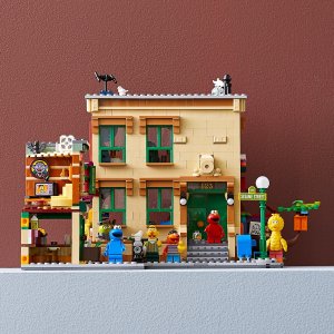LEGO Ideas Ulica Sezamkowa (21324) 2
