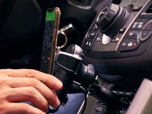 iOttie Uchwyt zaciskowy do samochodu AutoSense Wireless 8