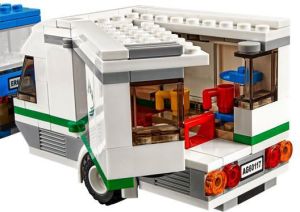 LEGO City Van z przyczepą kempingową (60117) 6